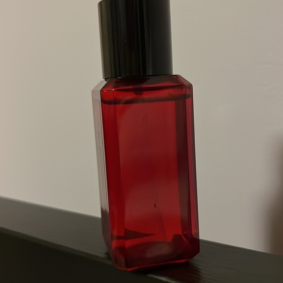 Victoria’s Secret bombshell intense - Picture 2 of 3